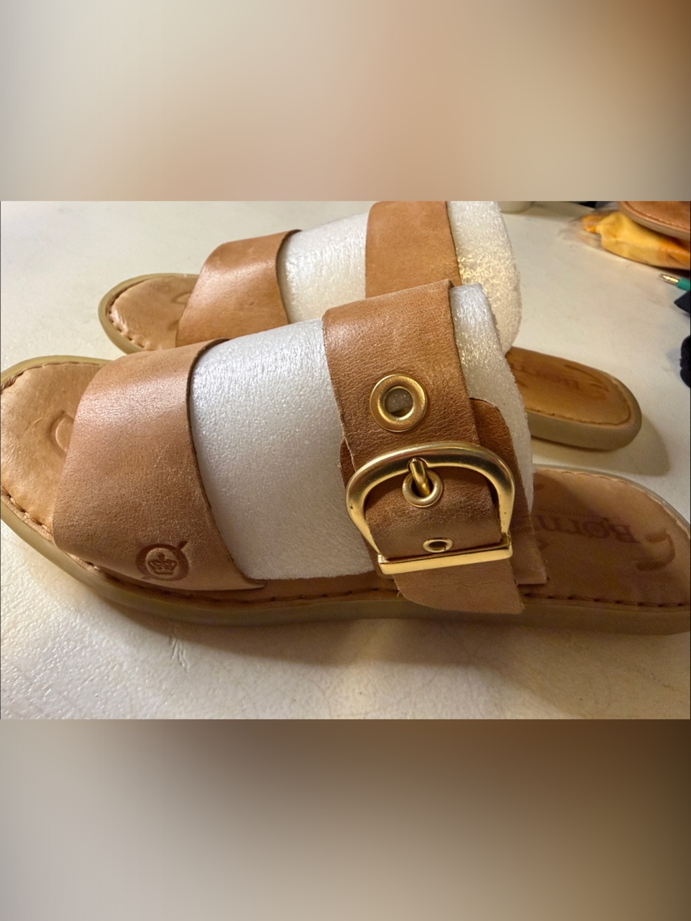 Børn Gold Buckle Leather Sandals | EUC | Sz 7 - Picture 3 of 7